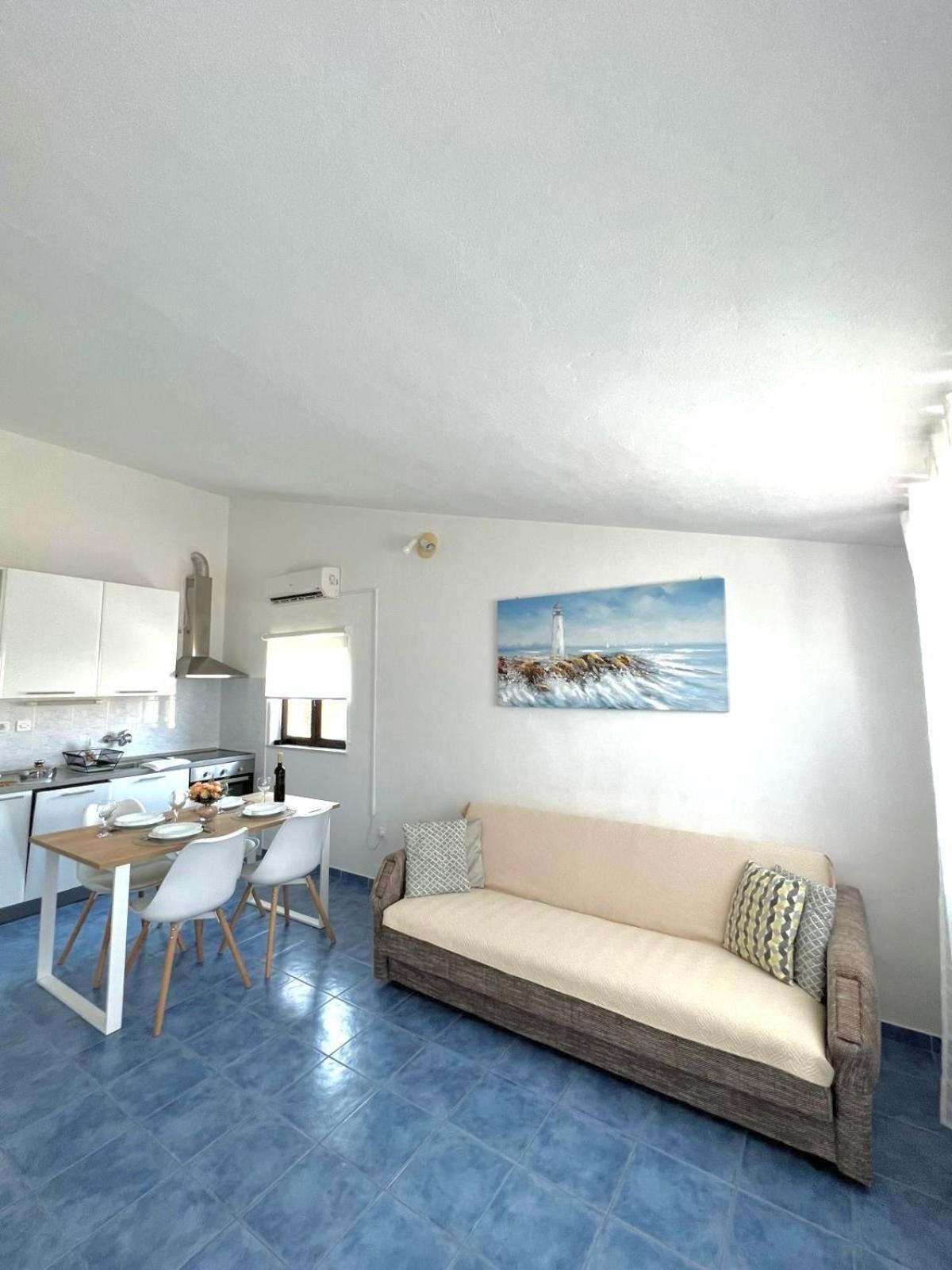 Ema Apartment